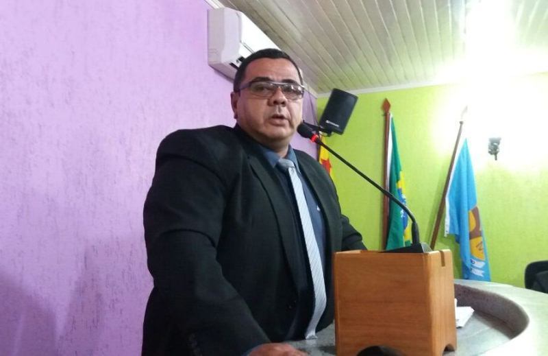 Indignado, vereador Silvano Farias diz que vai consertar trator com dinheiro do próprio Bolso