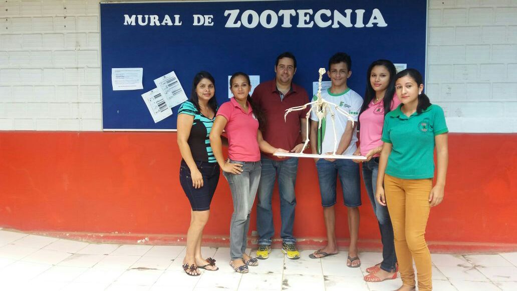 Trabalho de alunos de Zootecnia do Ifac vira acervo de laboratório acadêmico em Sena Madureira