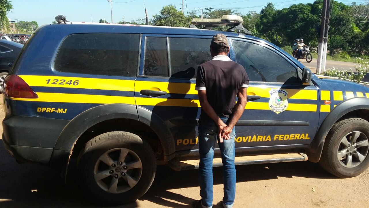 PRF captura foragido que infringiu a lei Maria da Penha em ônibus na BR-364