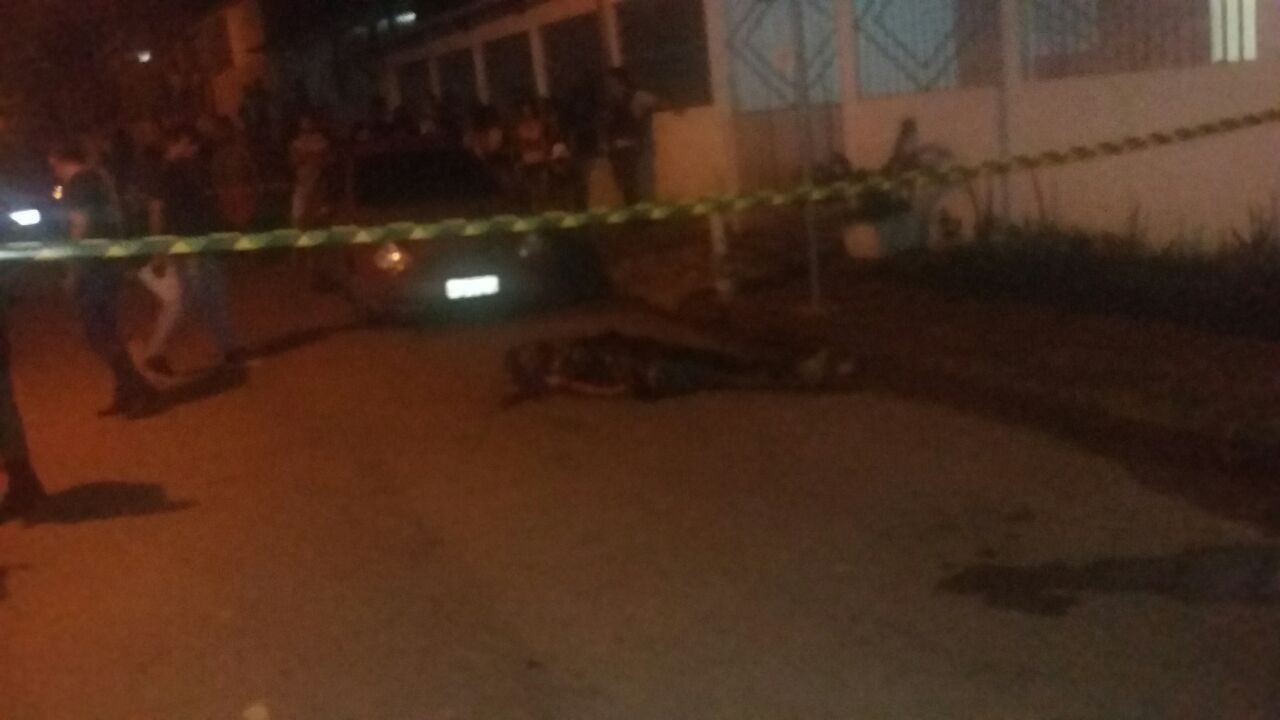 Jovem é assassinado com seis tiros enquanto caminhava pelo bairro Conquista