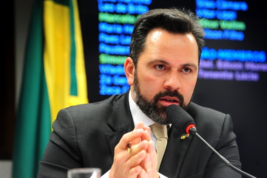 “Ministro só criticou médicos que faltam plantões no SUS para atender em consultório”, diz Alan Rick