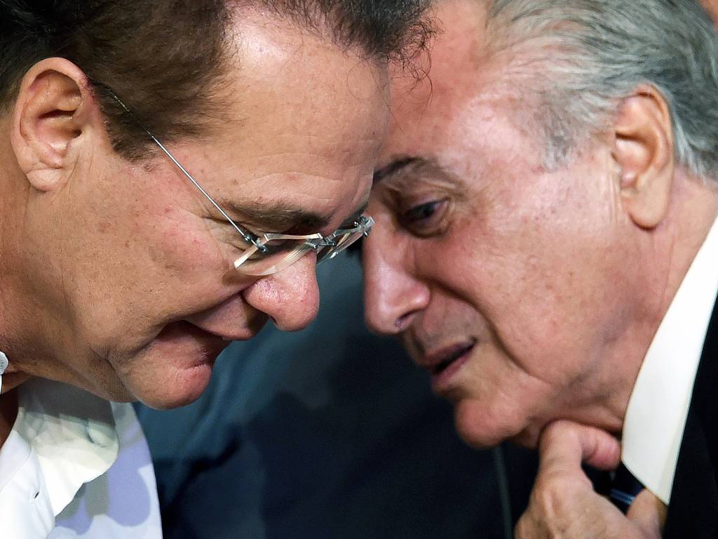 Renan Calheiros deixa liderança do PMDB, ataca Temer e nega ser ‘marionete’