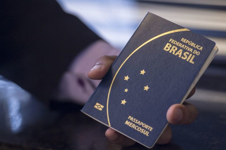Polícia Federal anuncia suspensão da emissão de novos passaportes