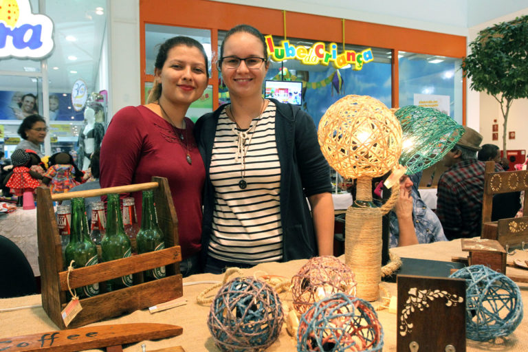 Artesãos movimentam mais de R$ 10 mil em feira do Dia dos Namorados