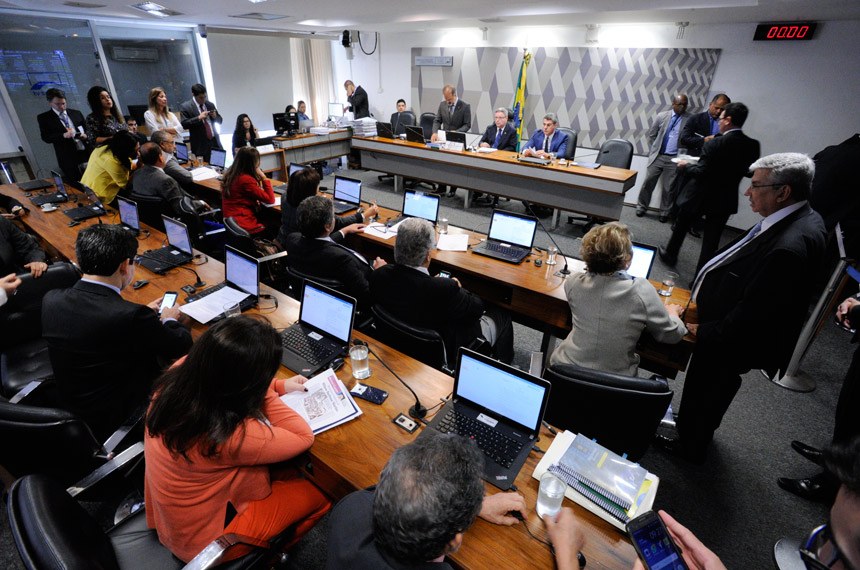 CCJ do Senado vota hoje reforma trabalhista; acompanhe ao vivo