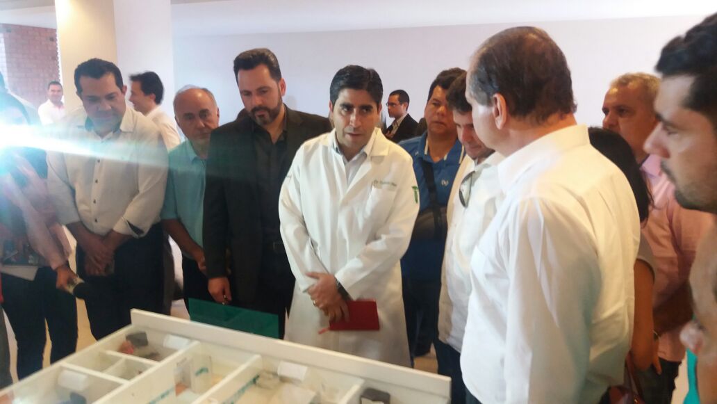 Ministro da Saúde chega ao Acre e visita obras do Huerb junto com senador Gladson Cameli