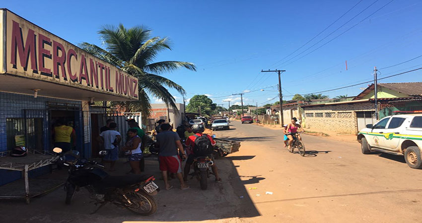 Dupla assalta comércio no bairro Airton Sena e proprietário é baleado