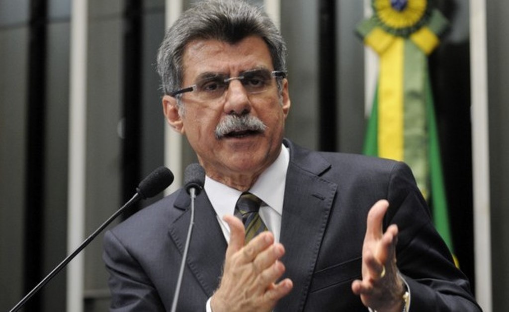 Romero Jucá lê relatório favorável à reforma trabalhista na CCJ do Senado