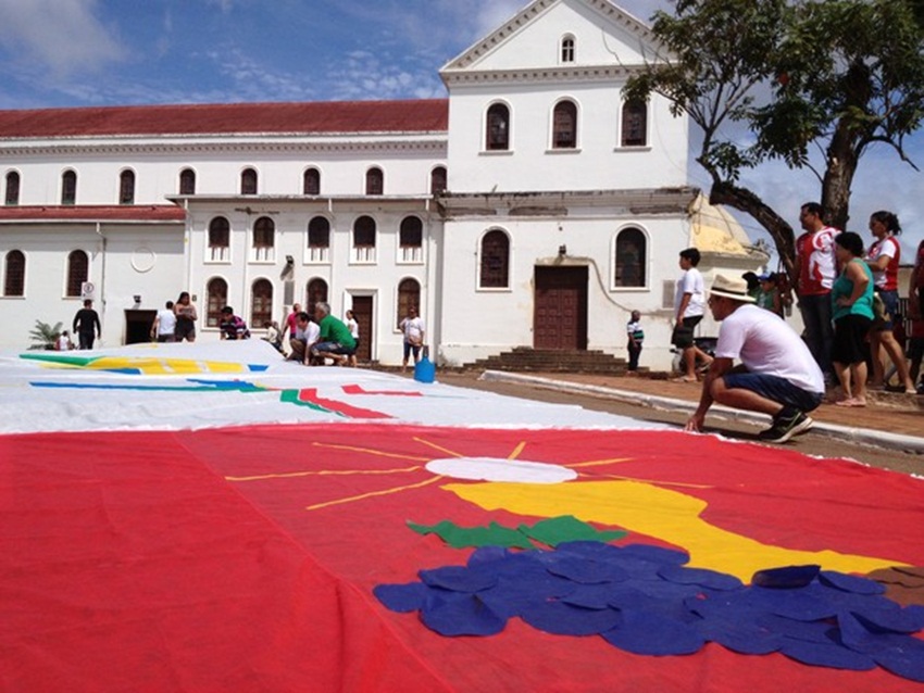 Igreja Católica realiza missas festivas e procissão em comemoração ao Corpus Christi na Capital