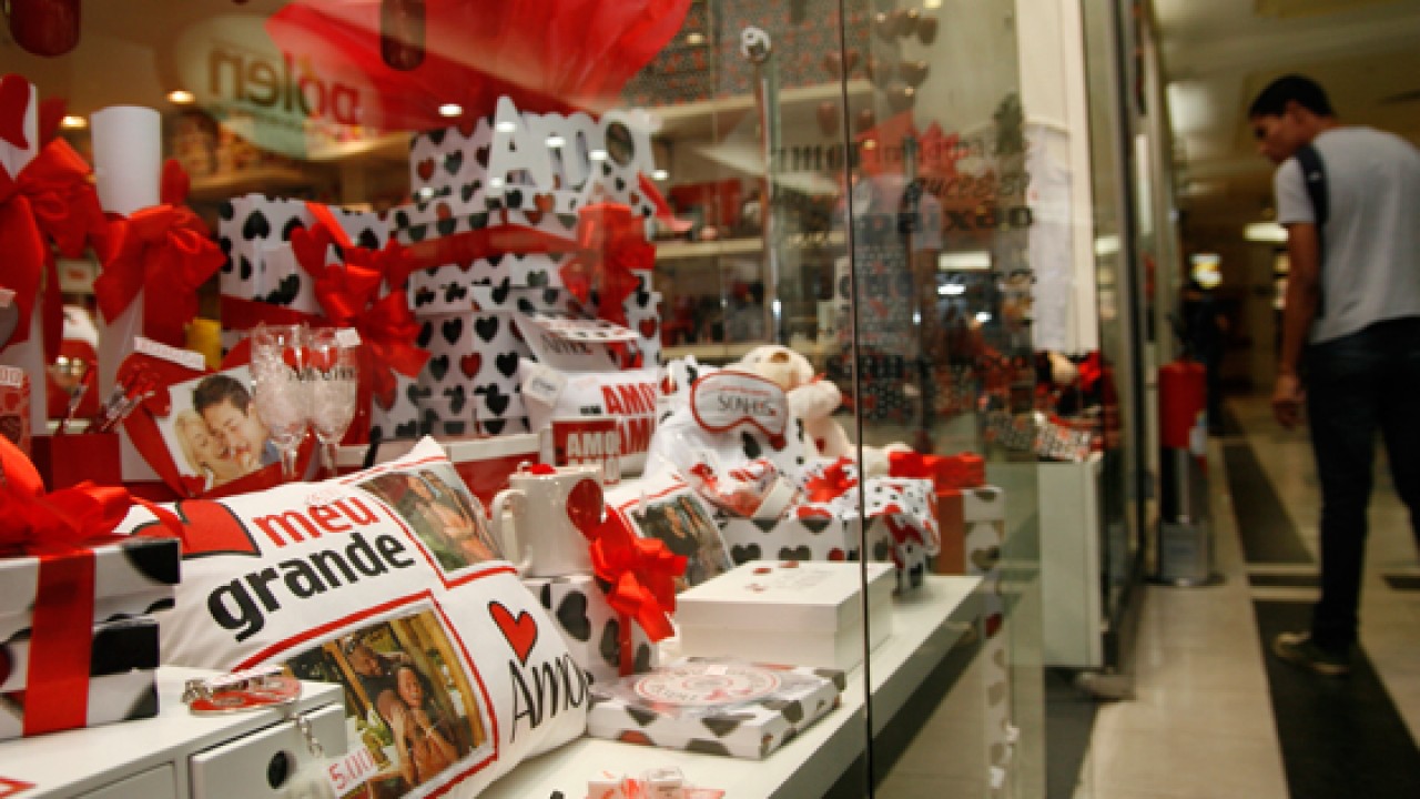 Procon inicia ‘Operação Afrodite’ para fiscalizar lojas, floriculturas e até sexy shops