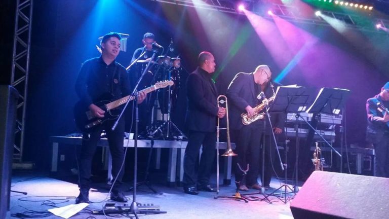 Em família: musicalidade une pai e filho; conheça a Banda Karibe e ouça uma de suas músicas