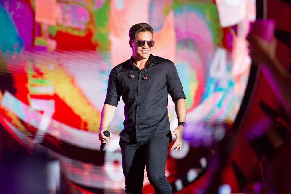 Wesley Safadão assume o palco nesta primeira noite de shows da ExpoAcre 2017