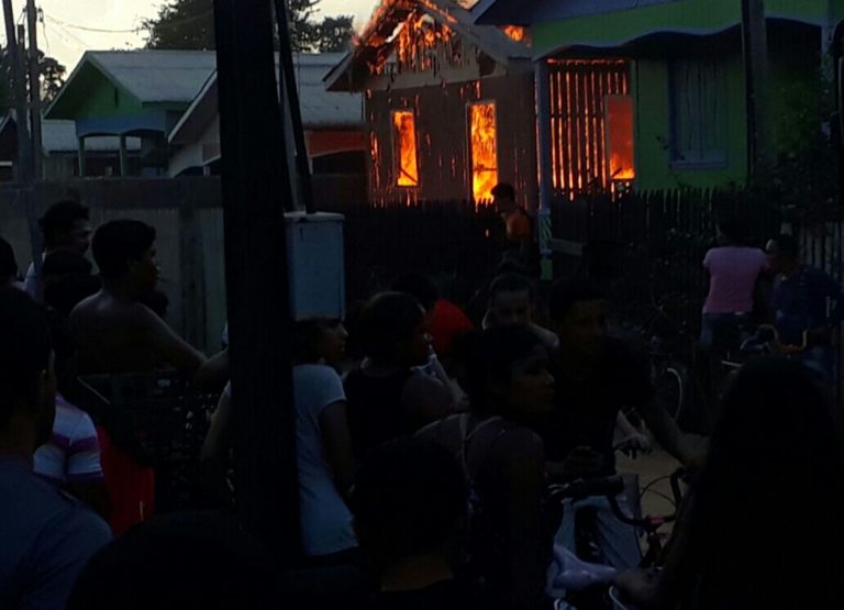 Homem pĂ”e fogo e destrĂłi residĂȘncia da ex-companheira no municĂpio de TarauacĂĄ