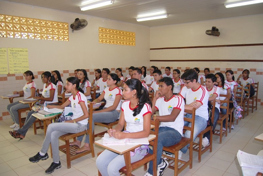 Rede pública investe em profissionalização e beneficiará mais de 700 estudantes