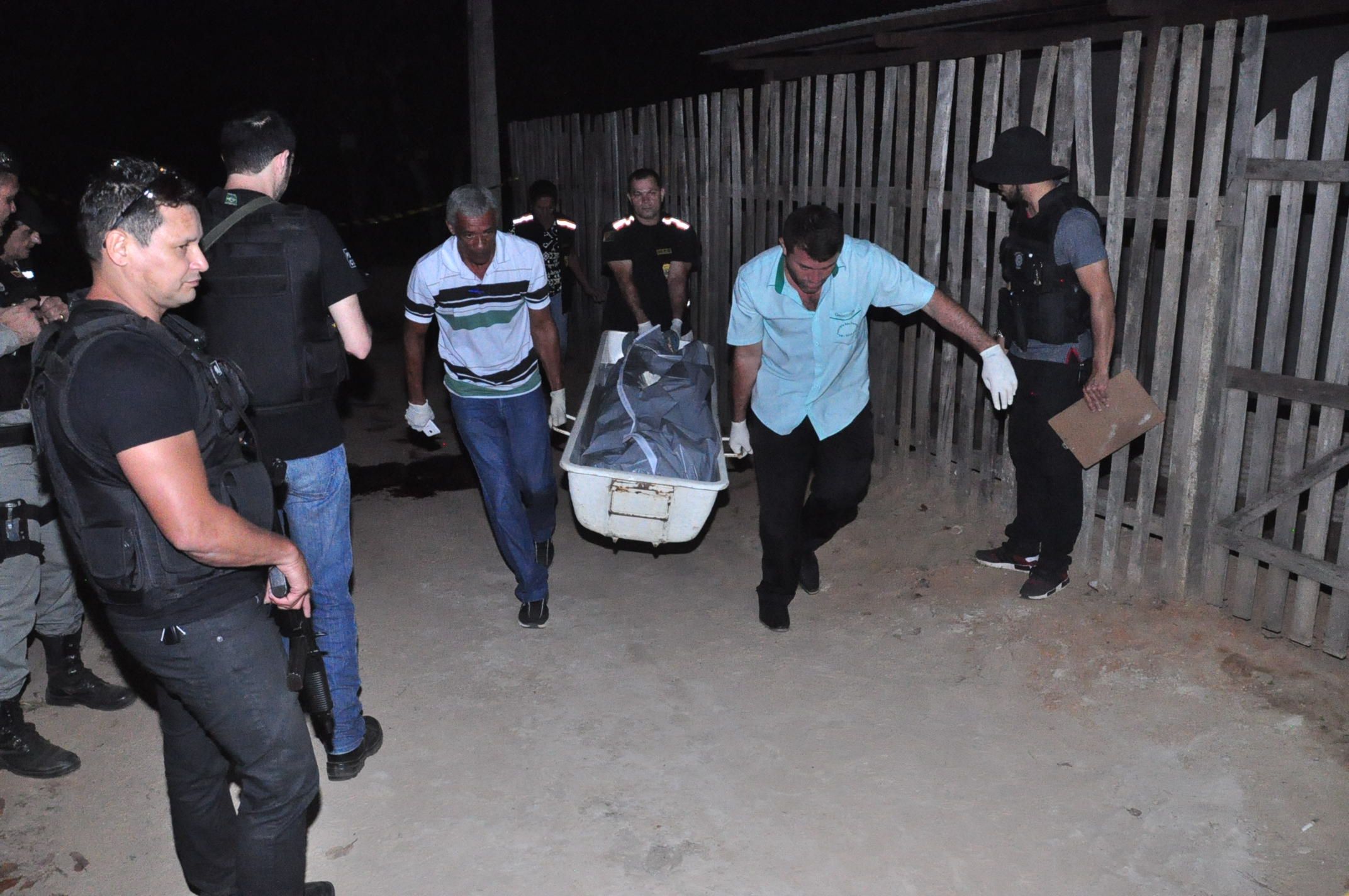 Peão de fazenda é morto com várias facadas e um tiro no bairro Belo Jardim I
