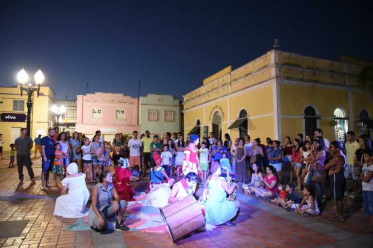 Artistas apresentam o projeto Gameleira Cultural no Novo Mercado Velho