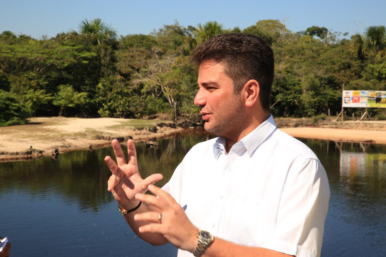“Não quero um vice para tirar foto, mas alguém que trabalhe junto”, diz Gladson Cameli