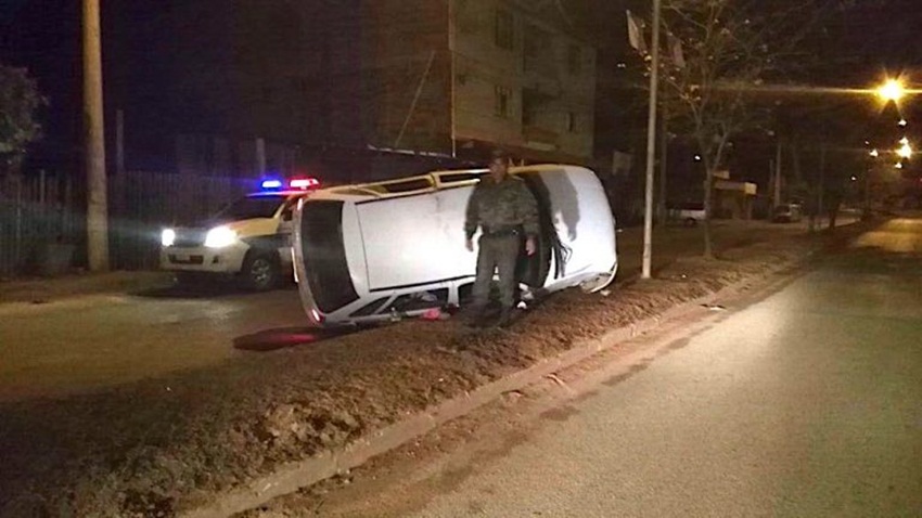 Trio assalta garagem municipal de Brasiléia, rouba carro e acaba preso na Bolívia após capotar