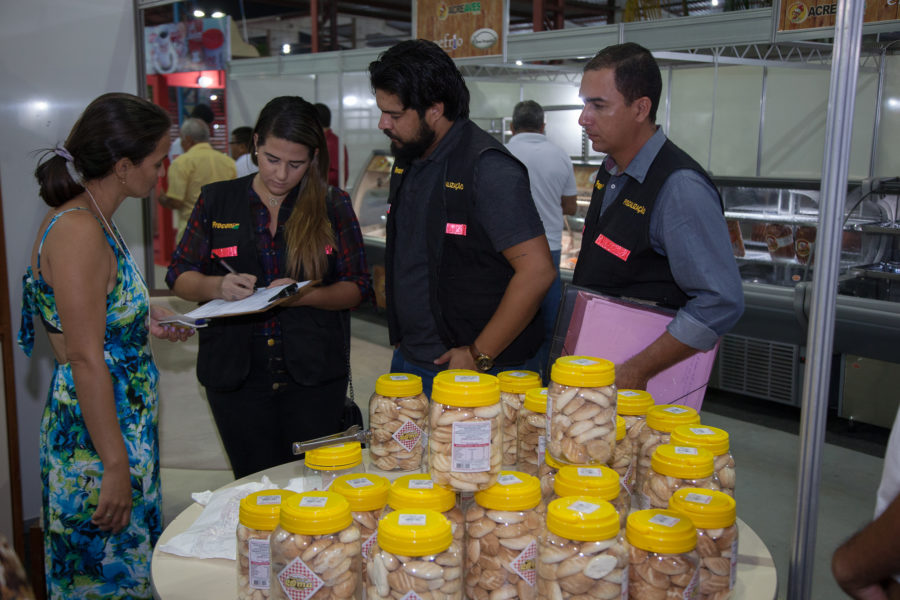 Procon realiza operação de fiscalização durante todas as noites da ExpoAcre