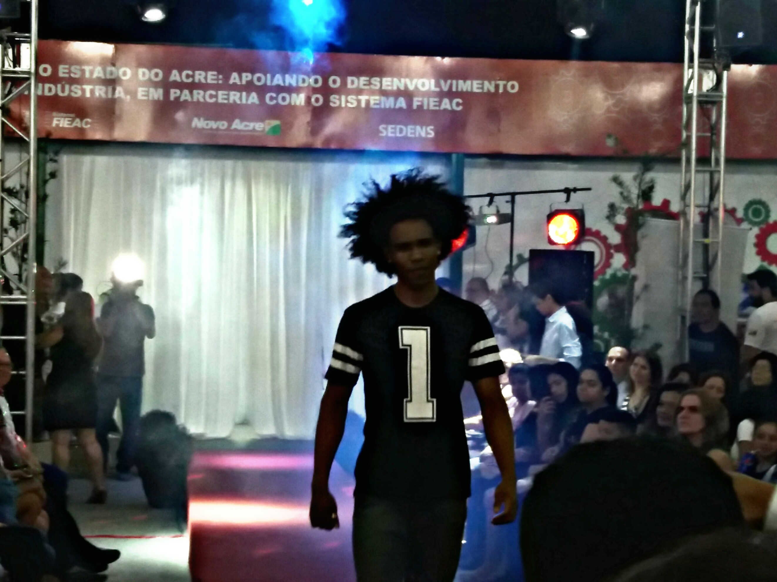Looks regionais são estrelas do desfile no Espaço da Indústria na sexta noite de ExpoAcre