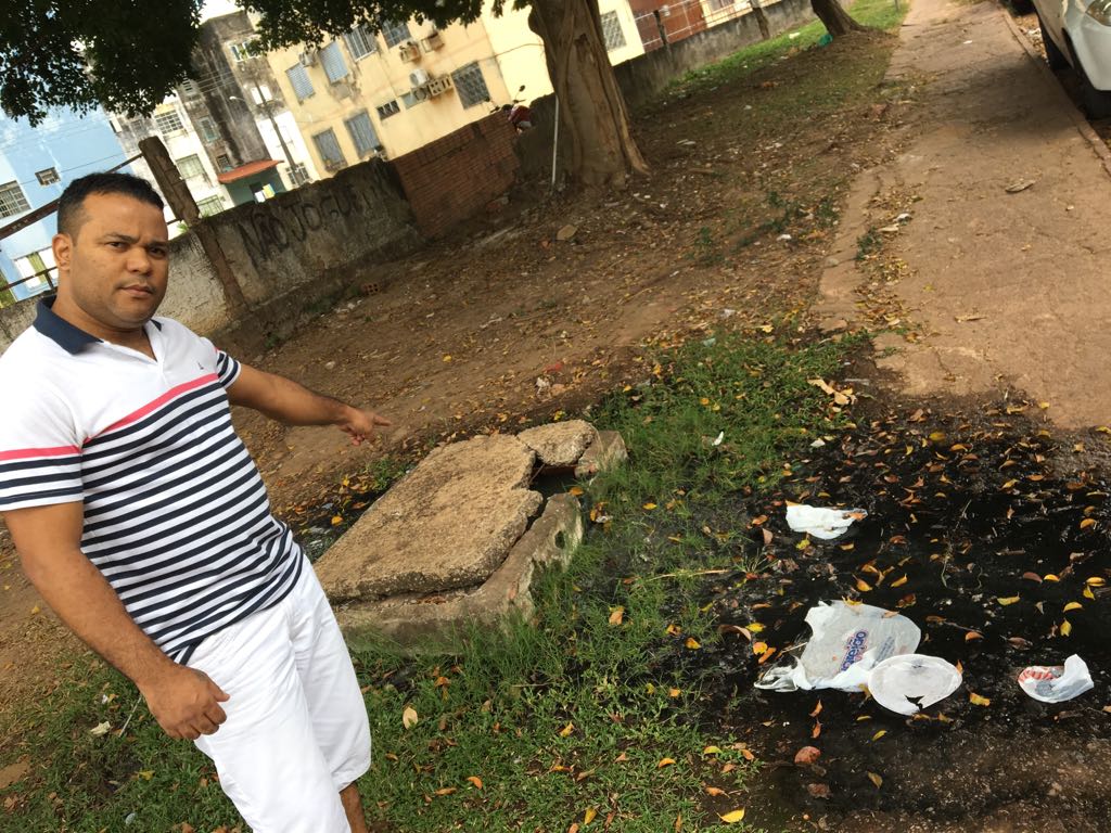 Moradores denunciam abandono e descaso com esgotos no Manoel Julião: “Está entregue às baratas”