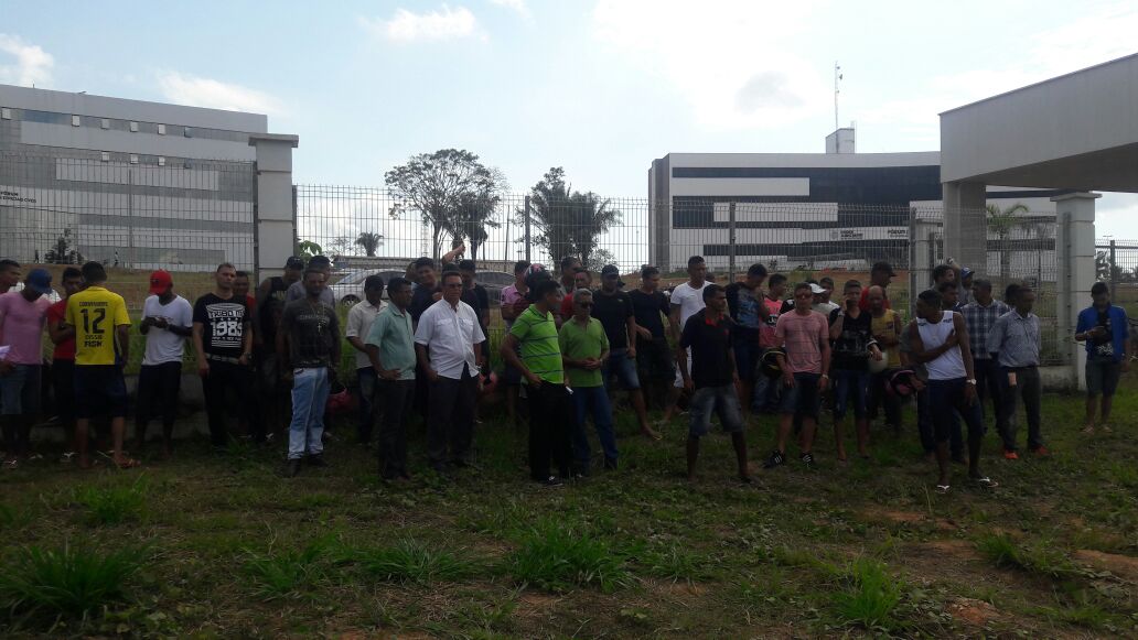 100 presos do regime semiaberto fazem protesto na Cidade da Justiça