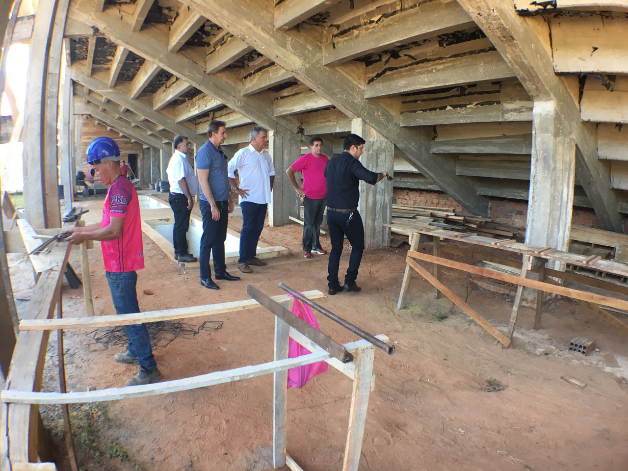 Emenda parlamentar: Petecão visita obras do estádio municipal de Sena Madureira