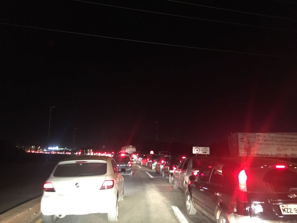 Mesmo após cancelamento de show, grande número de pessoas acarreta congestionamento
