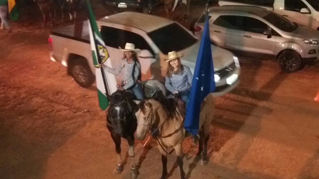 Grande público comparece à abertura oficial das provas do rodeio na sétima noite da Expoacre 2017
