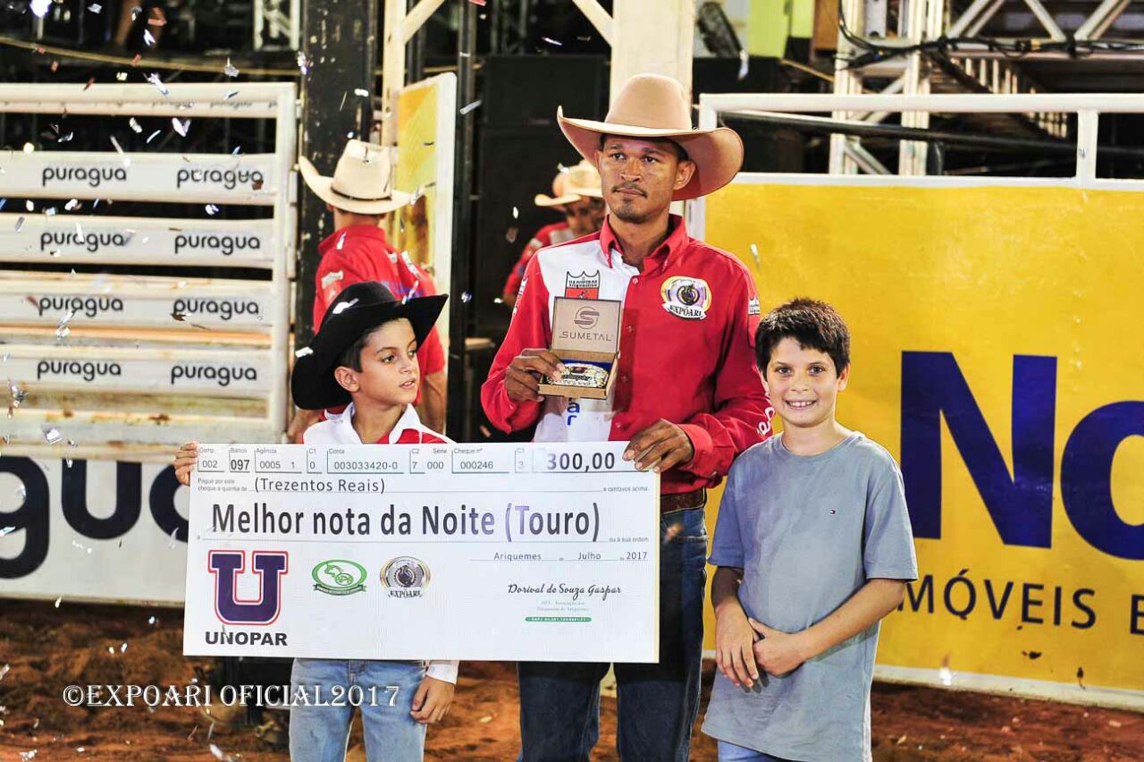 Acreano vence prova de montaria no Rodeio Unopar da Expoari, em Rondônia