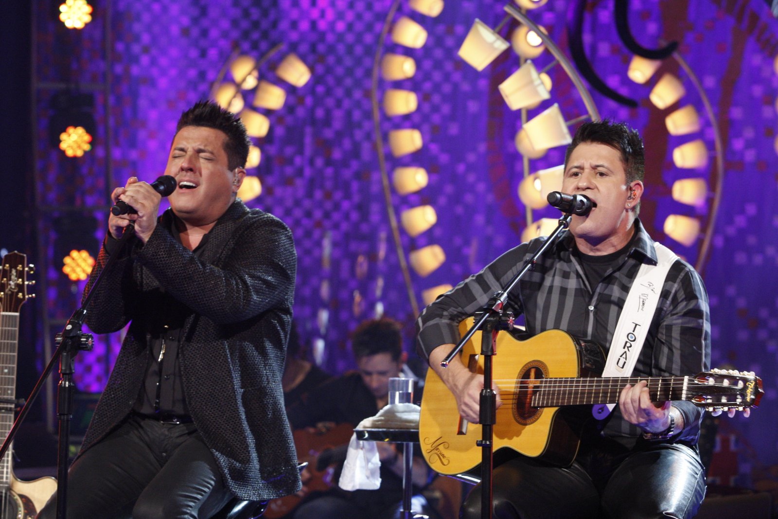 Hoje: Final do rodeio e show dos sertanejos Bruno e Marrone encerram Expoacre 2017