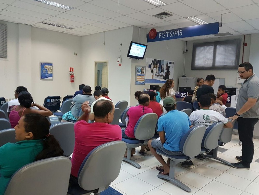Caixa Econômica atende trabalhadores nascidos em dezembro