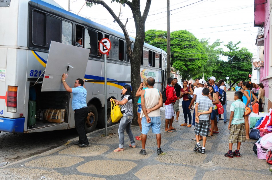Cobrança de bagagem no avião pode incentivar a viagem de ônibus
