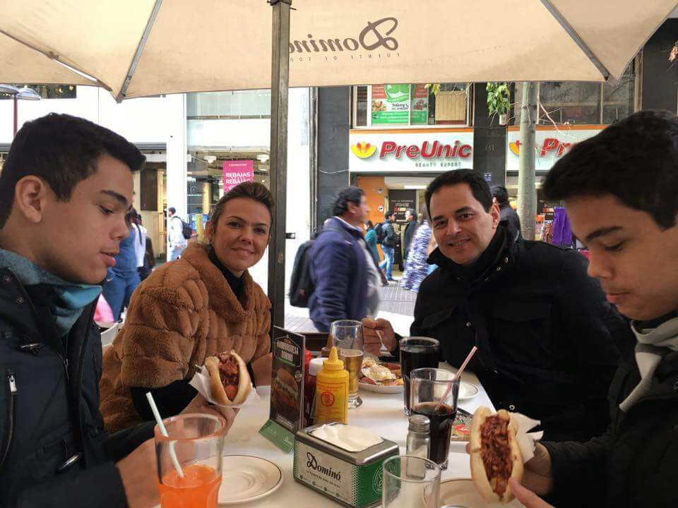 Enquanto servidores estão sendo demitidos, secretária Sawana está vendo a neve no Chile; diz colunista