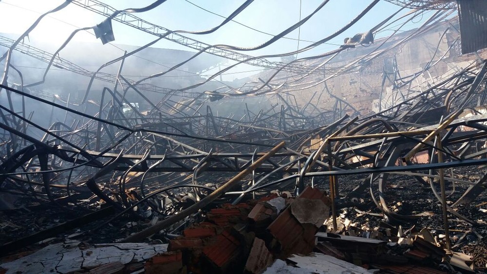 Após incêndio em Senador Guiomard, gerente de loja diz que empresa não pretende demitir funcionários