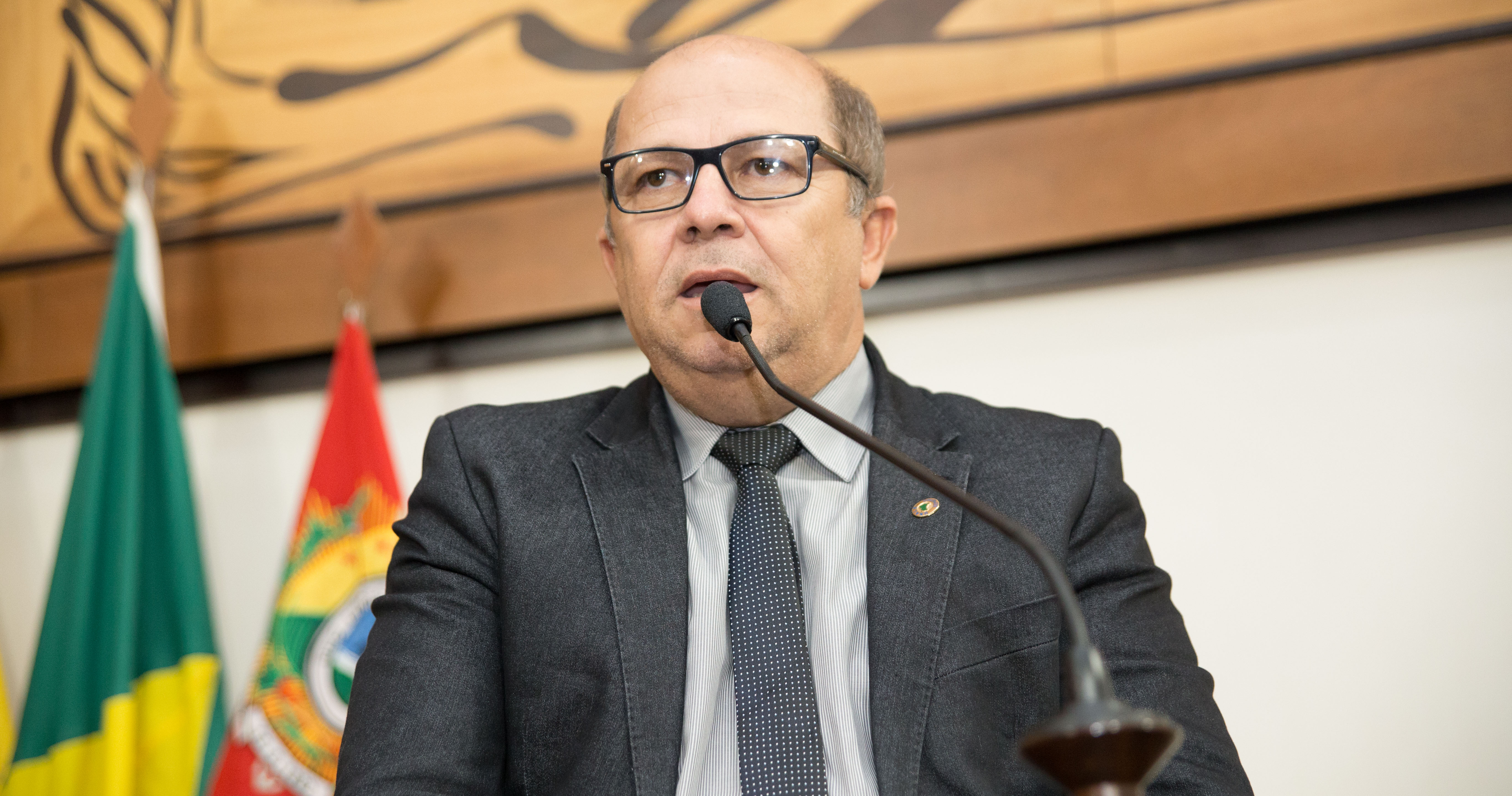 Deputado Jonas Lima crítica parlamentares que fazem vista grossa para erros do governo Temer