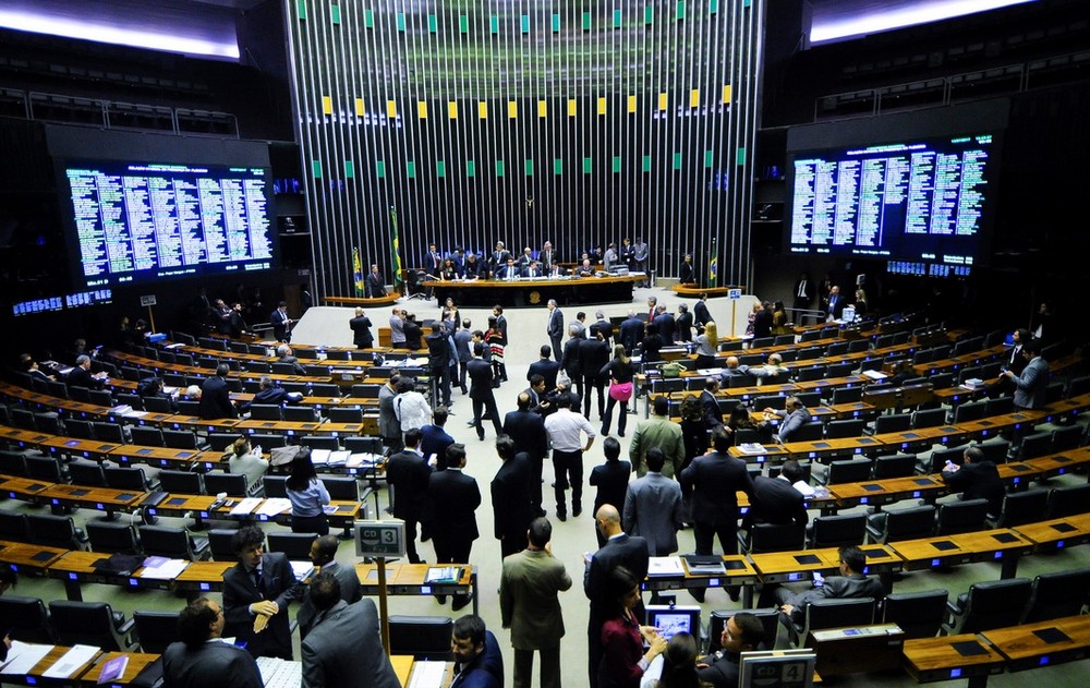 Congresso aprova LDO com previsão de rombo de R$ 131,3 bilhões em 2018