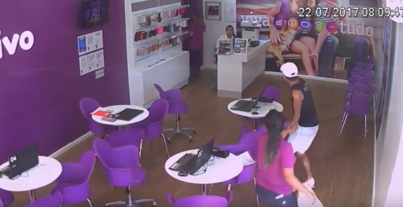 Loja Vivo no bairro Estação Experimental é alvo de criminosos; veja o vídeo