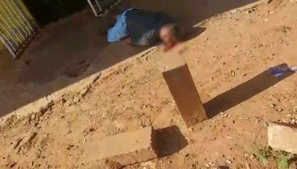 Jovem de 25 anos leva tiro na cabeça e populares registram fuga dos criminosos