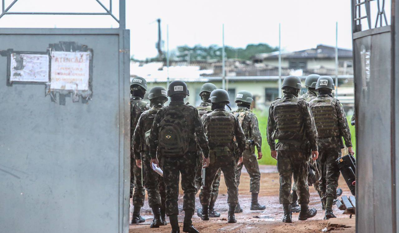 Três unidades prisionais do Acre recebem revistas do Exército Brasileiro