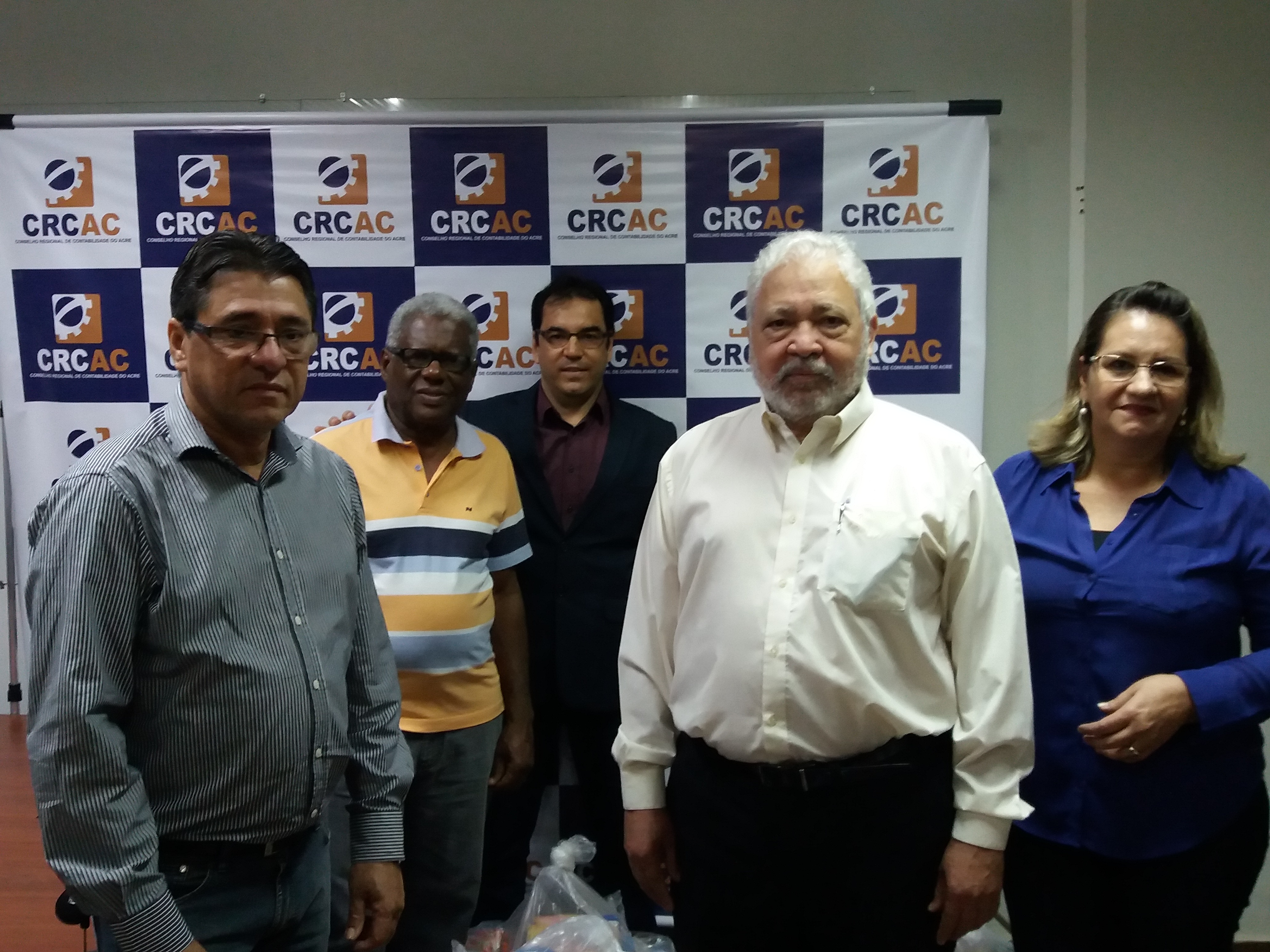 Conselho Regional de Contabilidade doa mais de uma tonelada de alimentos