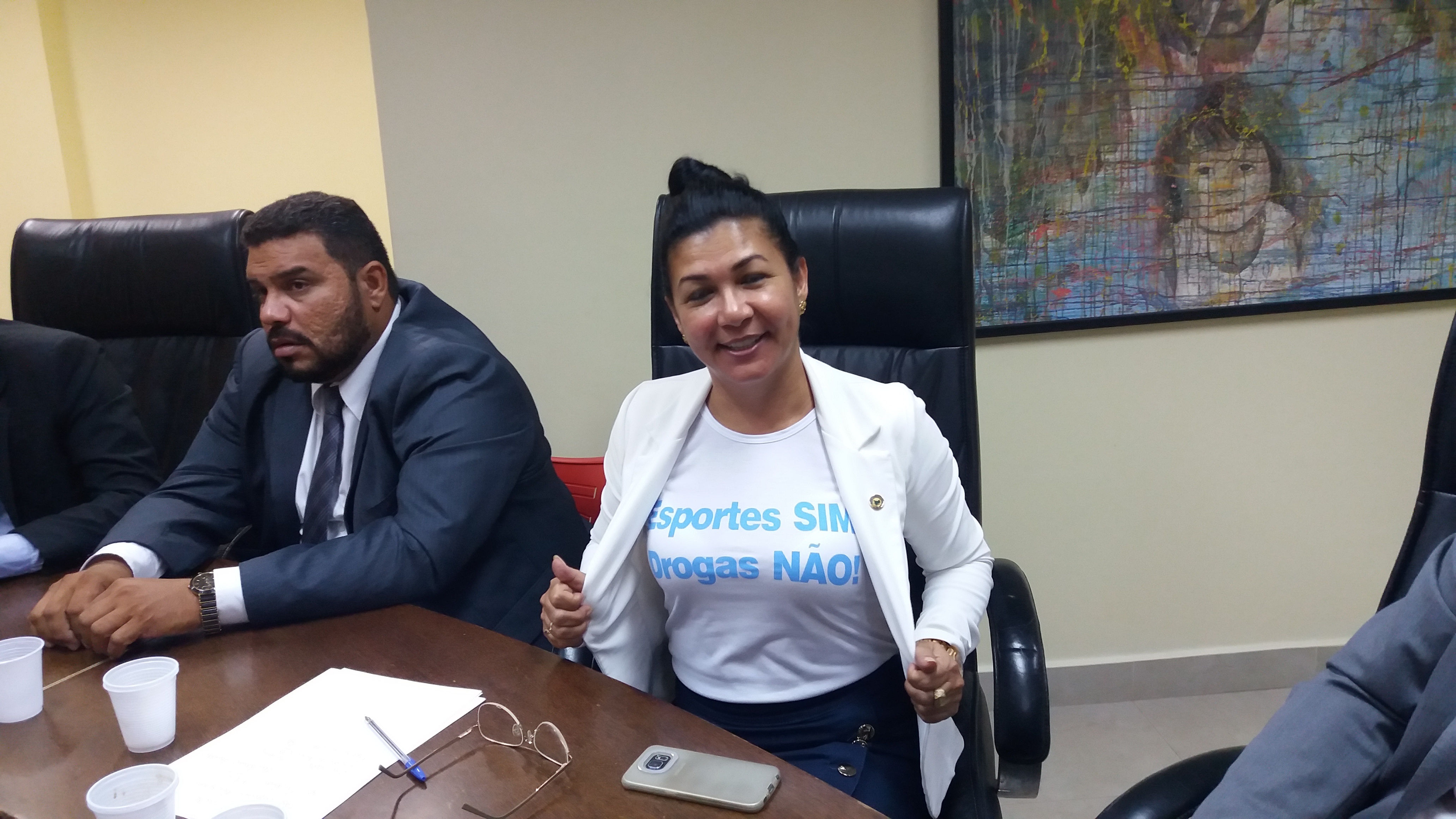 Eliane Sinhasique denuncia uso de rapé com cocaína nas escolas de Rio Branco