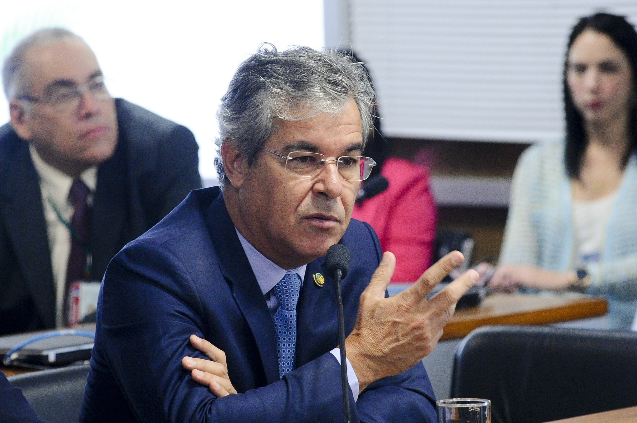 Senador Jorge Viana quer reforço de tropas nas regiões de fronteira