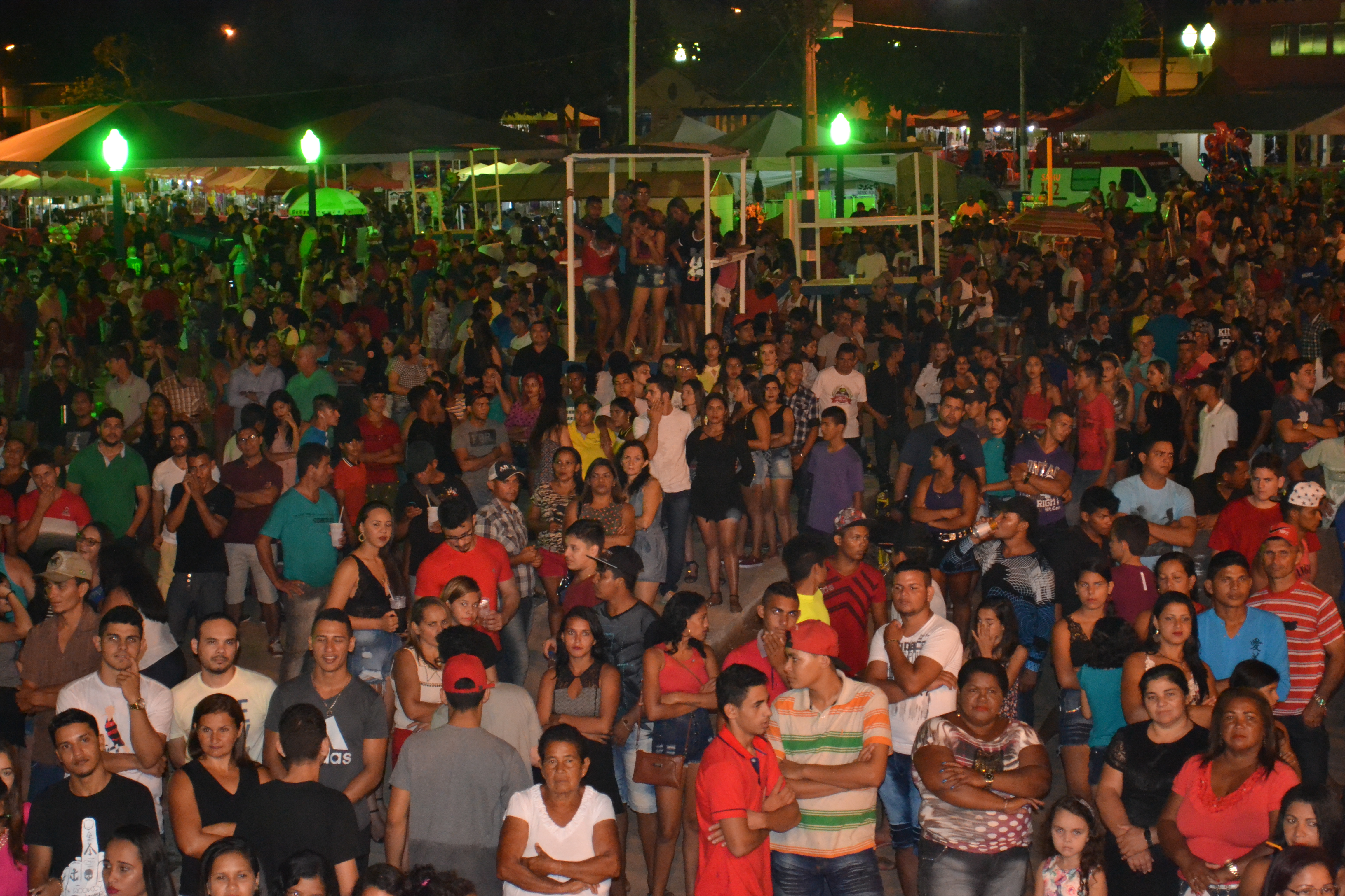 Primeira noite do Festival do Açaí em Feijó é sucesso de público
