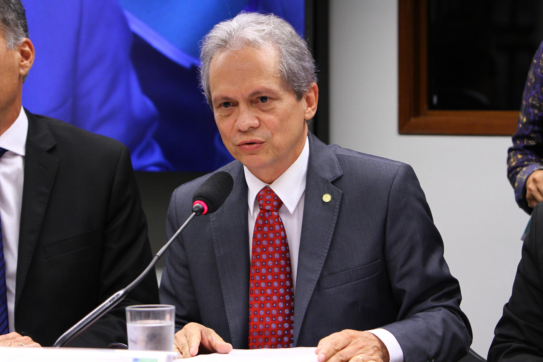 Raimundo Angelim defende uma nova reforma política que dialogue com a sociedade