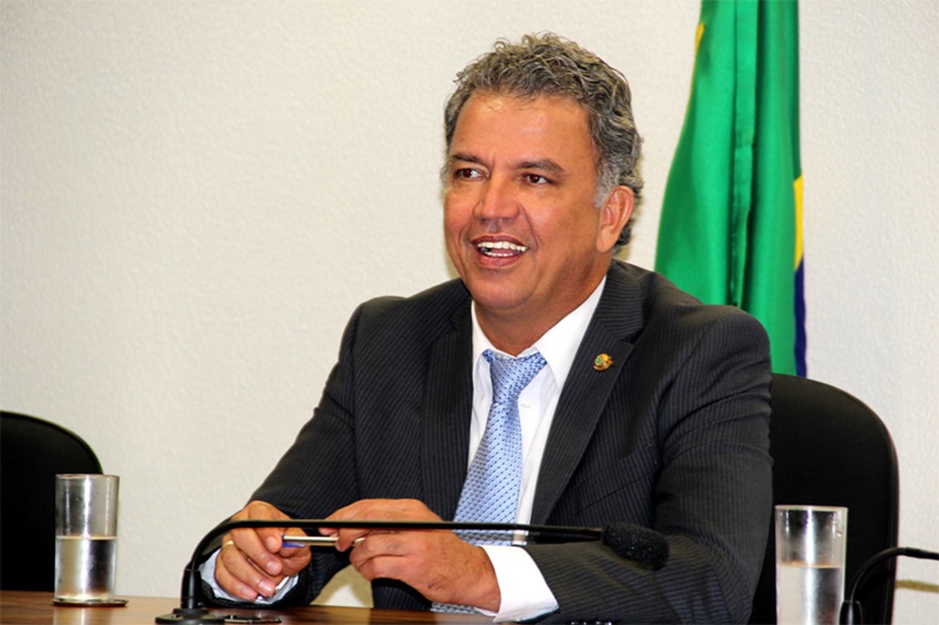 PSD de Sérgio Petecão se manifesta favorável ao debate de vice de Gladson somente em 2018