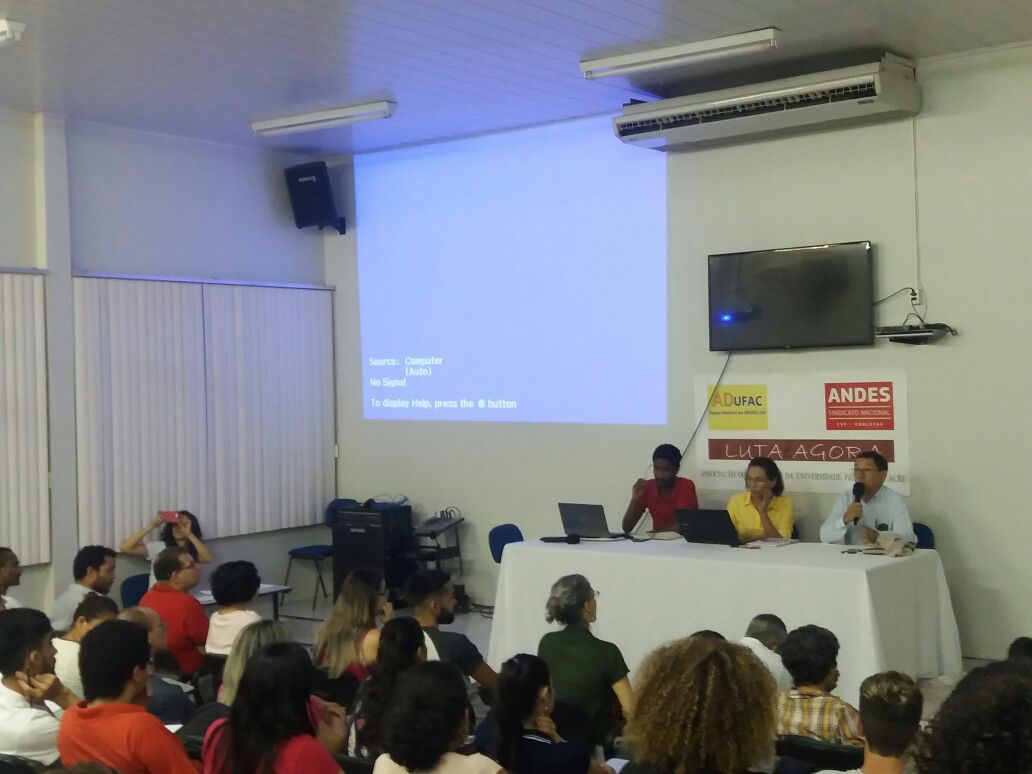 Suicídio e depressão são temas de debate entre docentes e alunos na Ufac