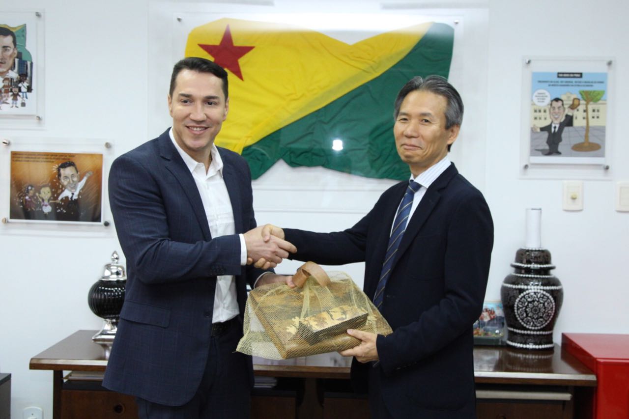 Ney recebe Consul do Japão e diz: “Feliz em saber que temos 4 mil descendentes japoneses”
