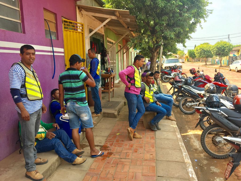 Mototaxistas de Assis Brasil denunciam atividades ilegais de motoristas peruanos