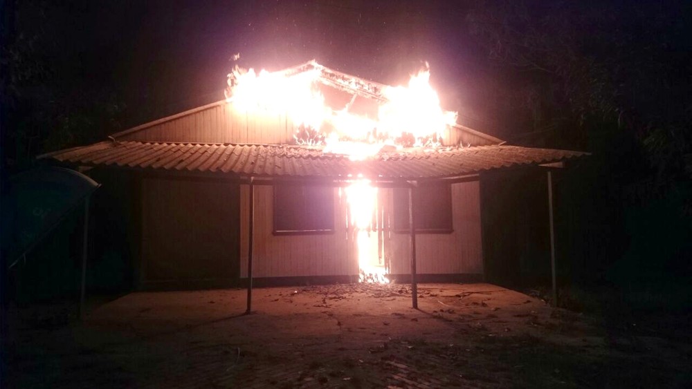 Incêndio destrói posto policial desativado no município de Tarauacá